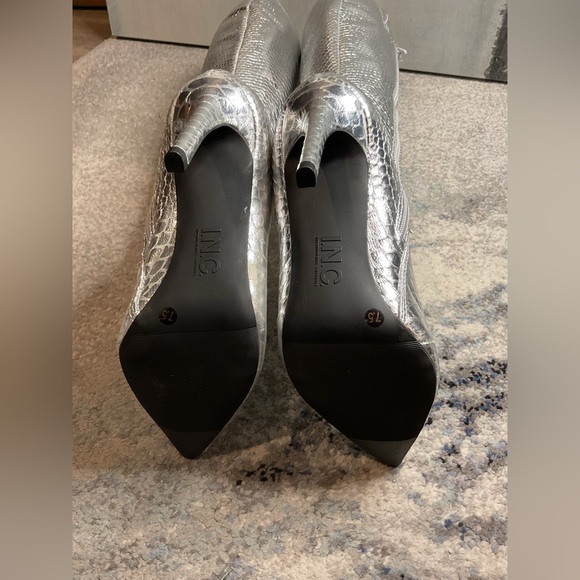 INC International Concepts Rajelp Silver Snake Knee High Boots - Size 7.5 (NIB) - Picture 12 of 16
